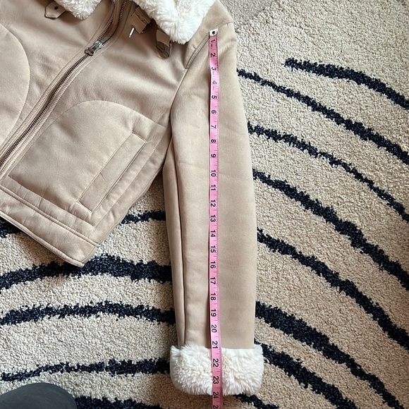 🆕Jacket with Faux Fur Lining, Size 6 - Picture 8 of 8